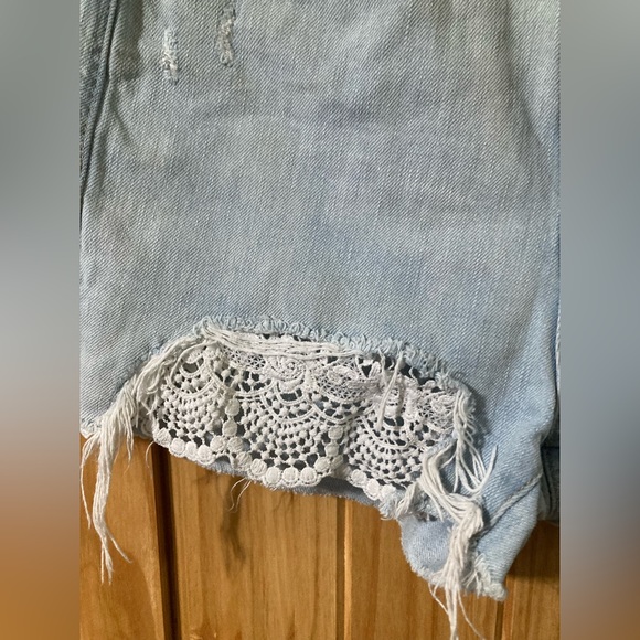 American Eagle Outfitters size 2 jeans shorts with lace accents - Picture 2 of 6